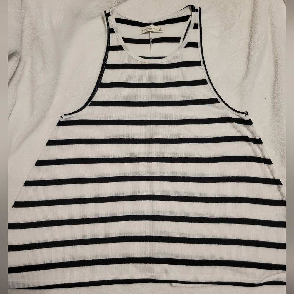 A&F Racerback Tank Top - Picture 3 of 5